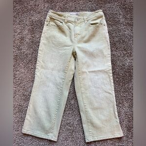 Chico’s Woman’s Platinum Quartz Capri Jeans Pale Green Size 0